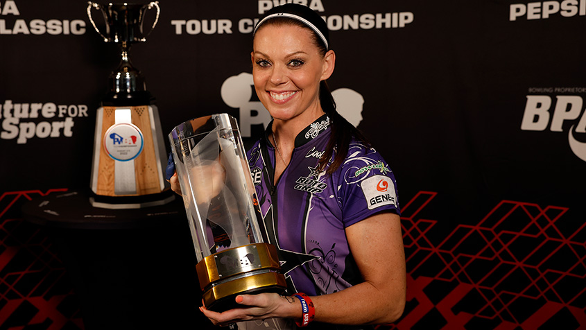 Shannon O&#39;Keefe holding the 2022 PWBA Player of the Year trophy